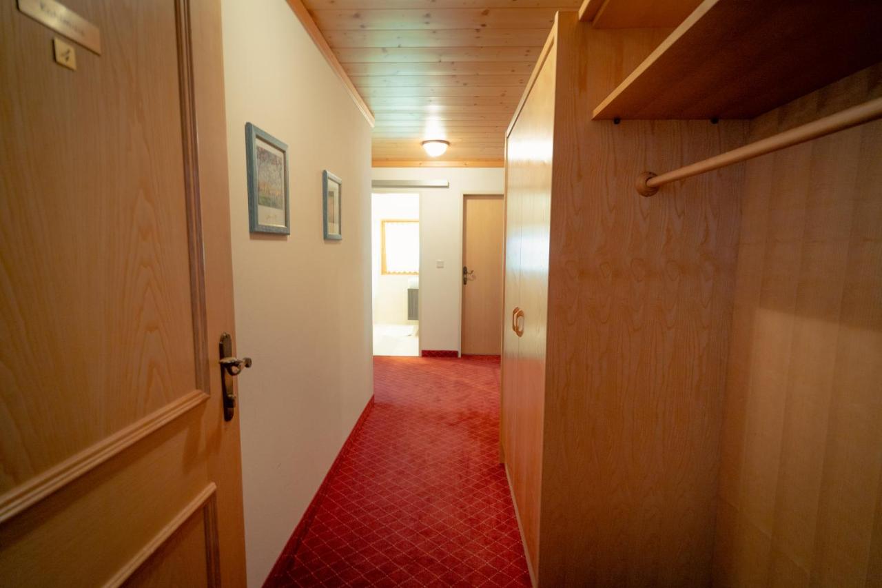 Großes Apartment mit 1 Schlafzimmer und Balkon