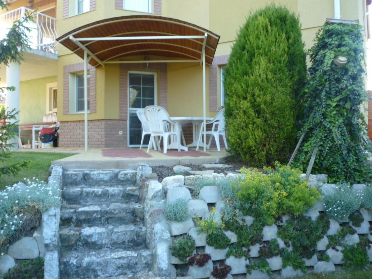 Apartment mit 2 Schlafzimmern und Terrasse