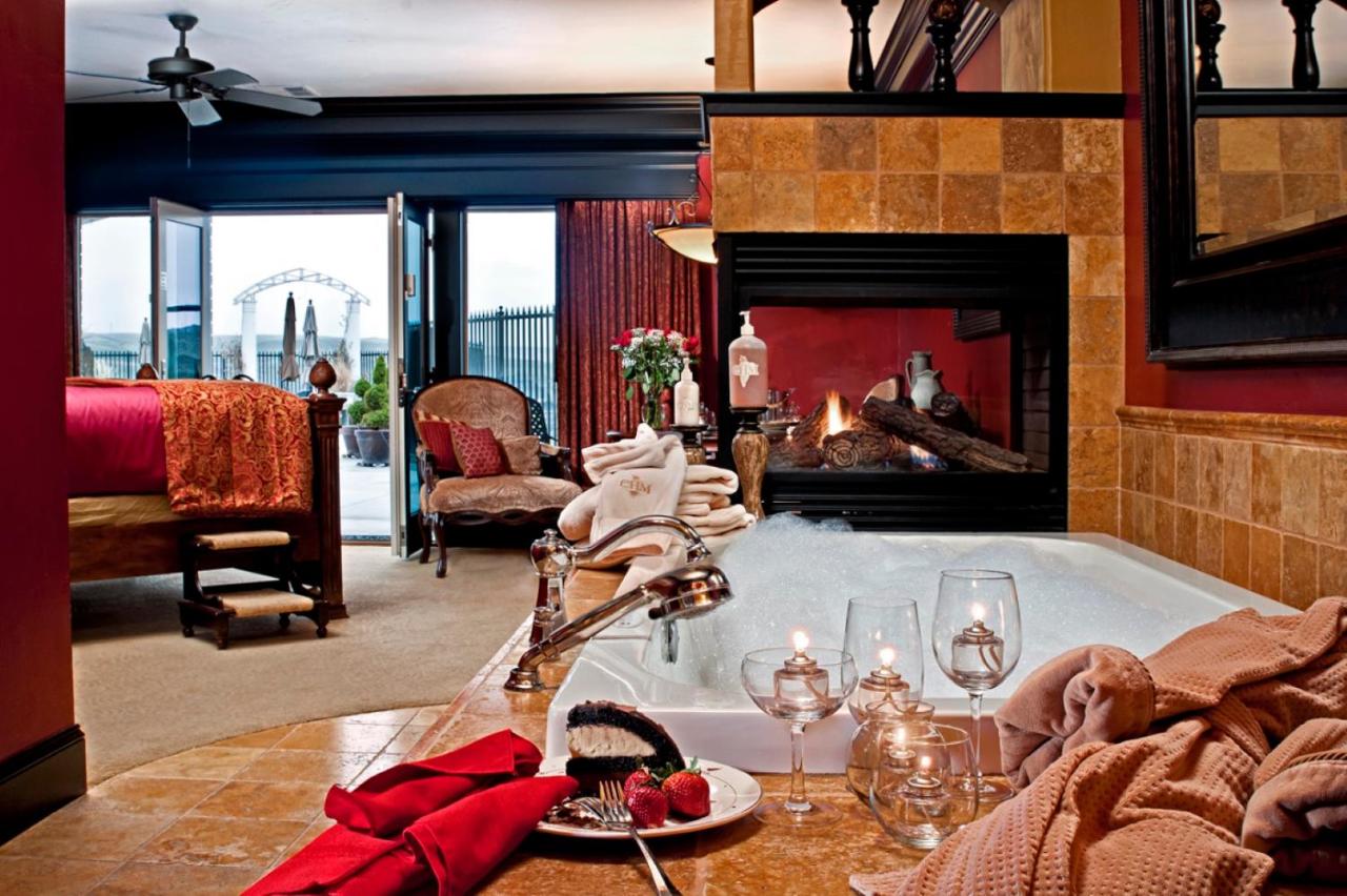 Suite with Pool View