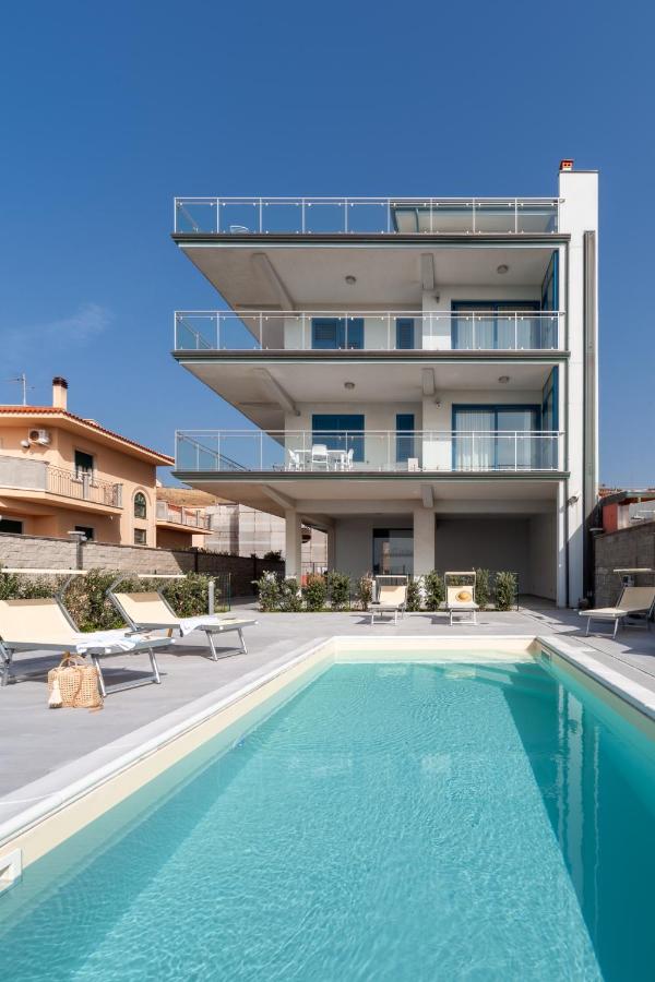 Terraces d'Orlando - Family Apartments with Sea View and Pool - Chambres d'hôtes Capo d'Orlando