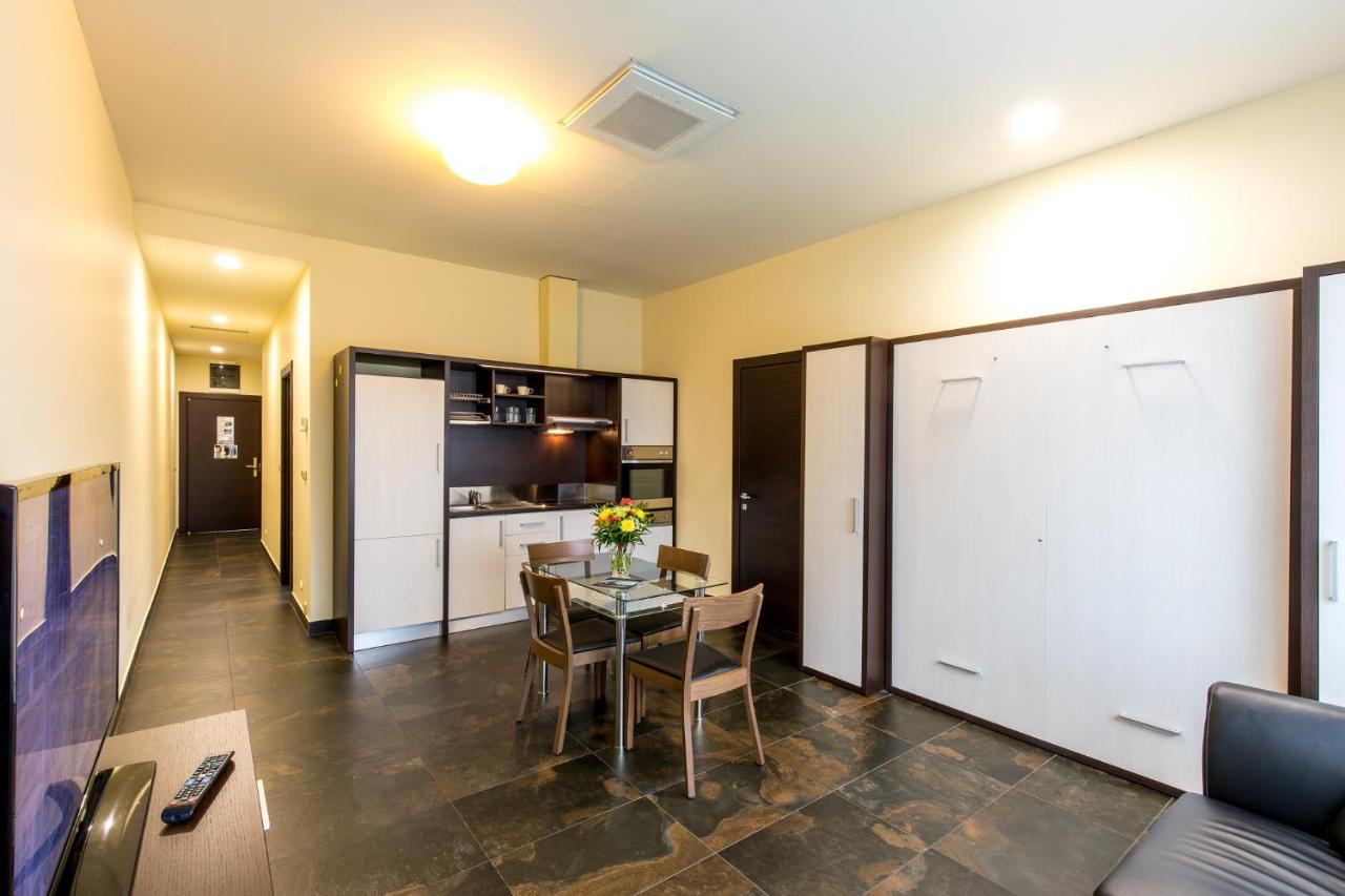 One-Bedroom Apartment with Balcony