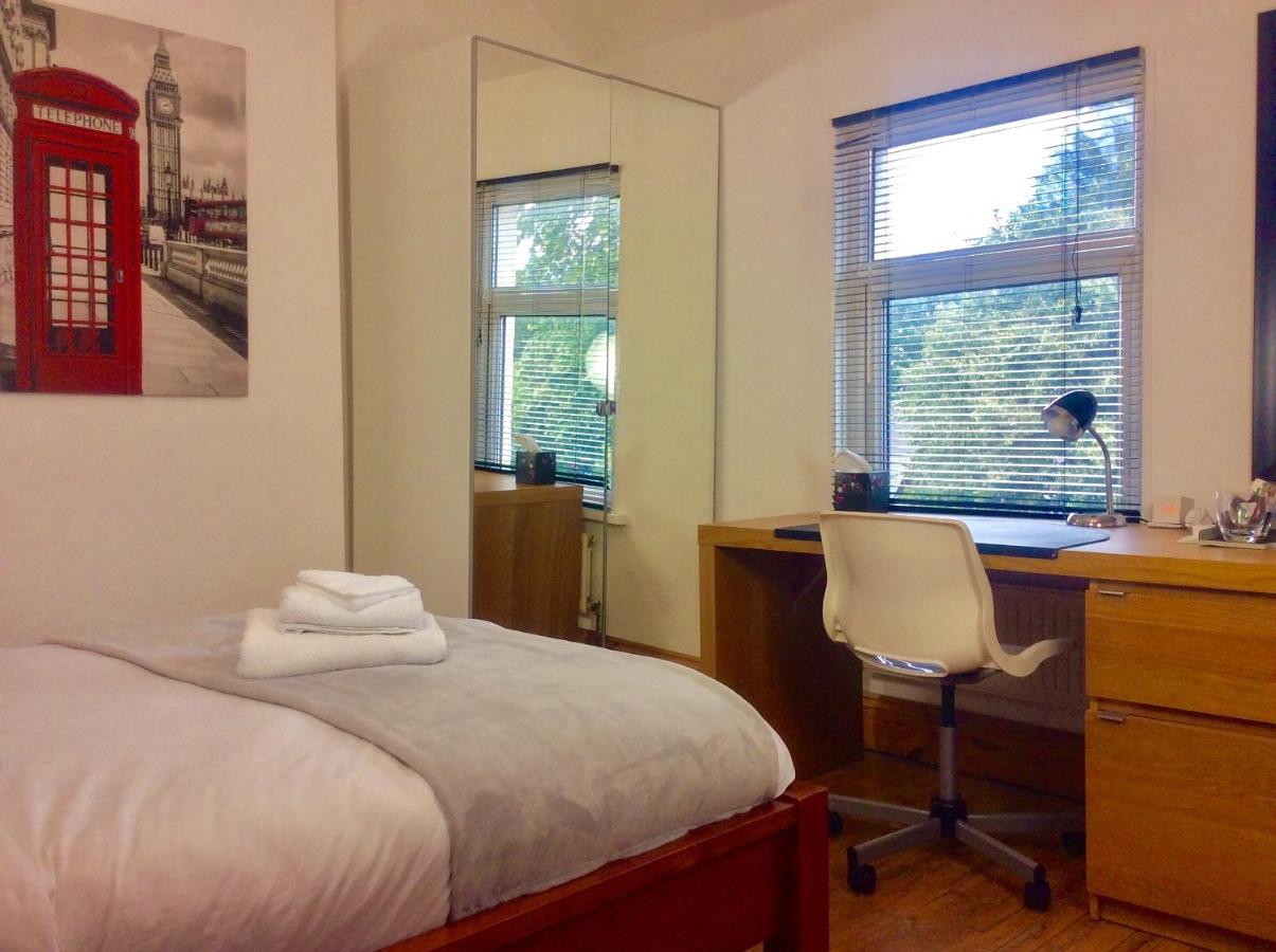 Large Deluxe Double Room with Street View