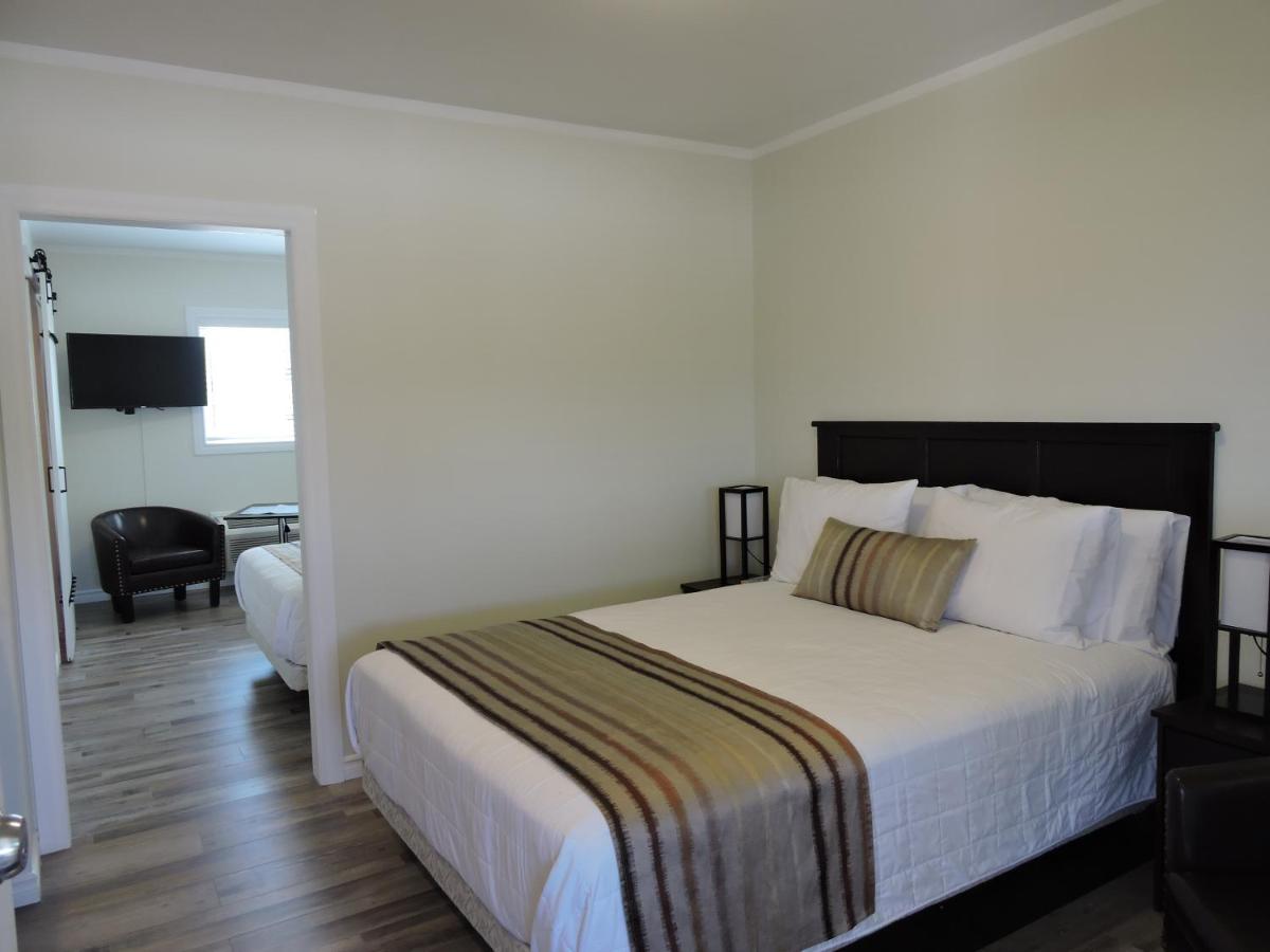 Standard Double Suite