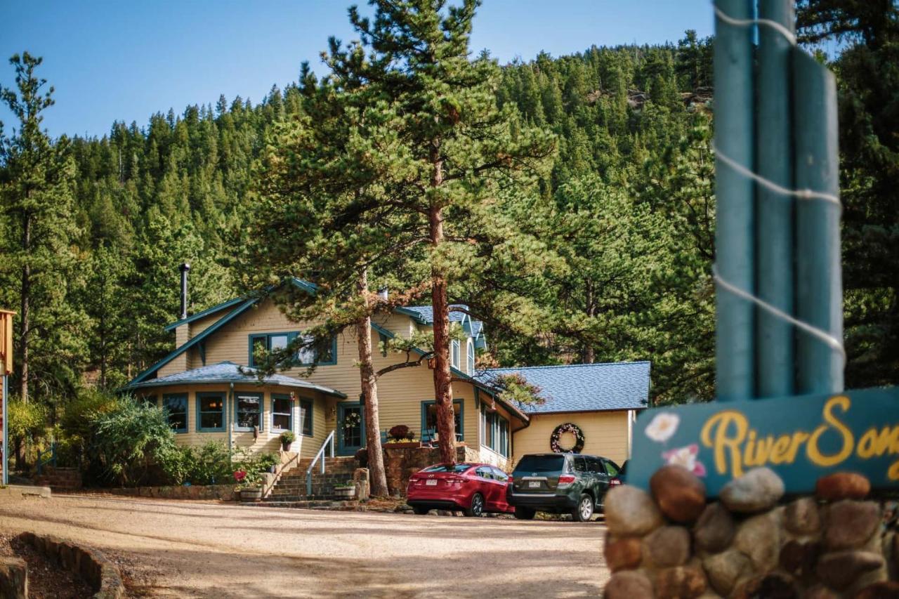 B&B Estes Park - Romantic RiverSong Inn - Bed and Breakfast Estes Park