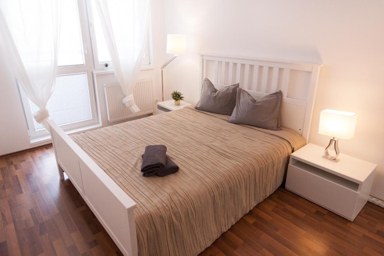 B&B Bratislava - After Eight Apartment - Bed and Breakfast Bratislava