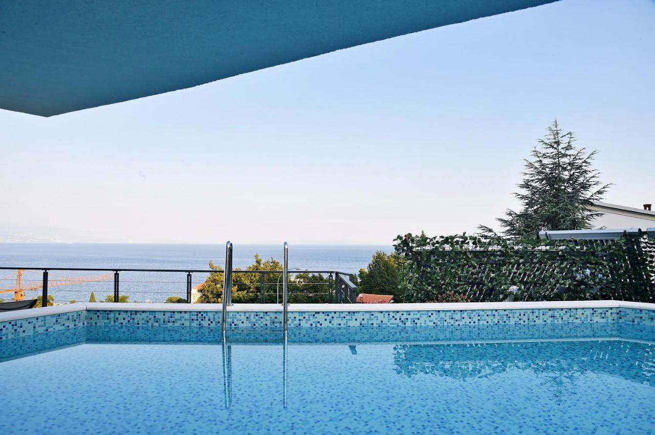 Apartments in Villa Ziza, rooftop swimming pool - Chambres d’hôtes Opatija