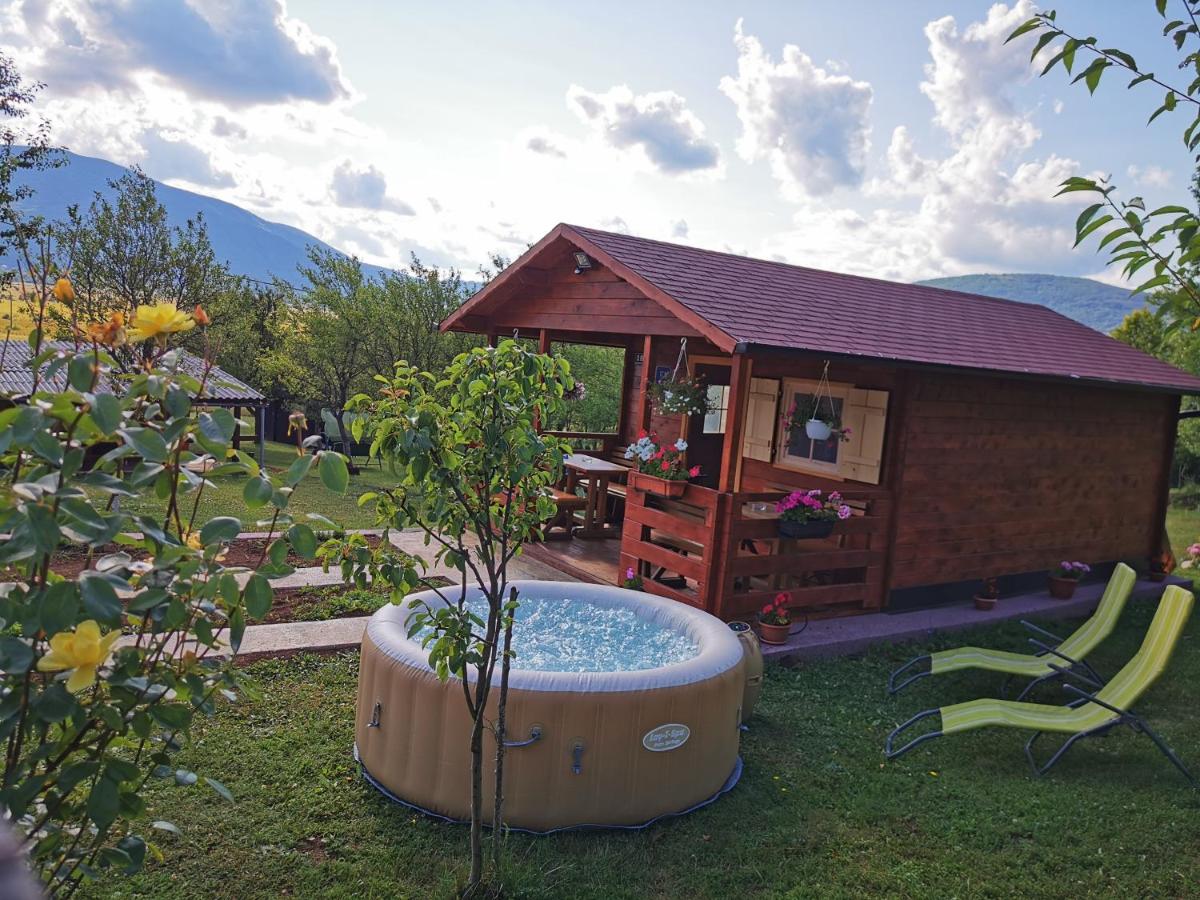 B&B Korenica - Cottage La Sierra with JACUZZI - Bed and Breakfast Korenica