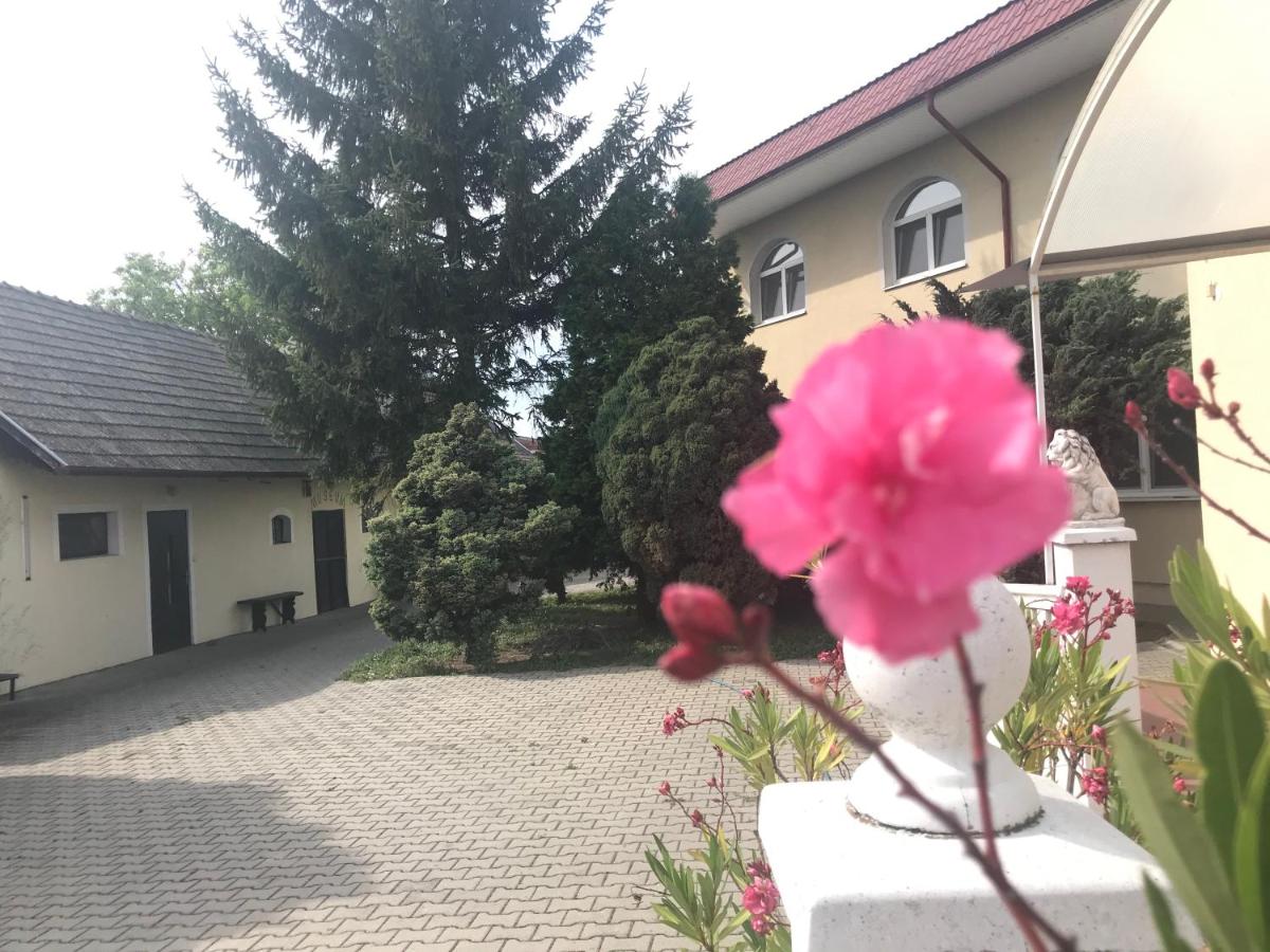 B&B Diakovce - PENSION EUROP** - Bed and Breakfast Diakovce