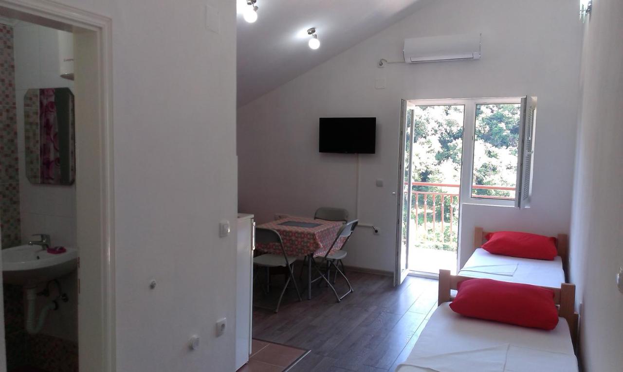 Suite with Mountain View