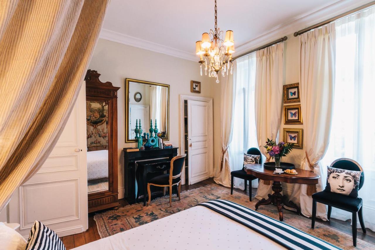 Kamer met Queensize Bed en Uitzicht op de Tuin