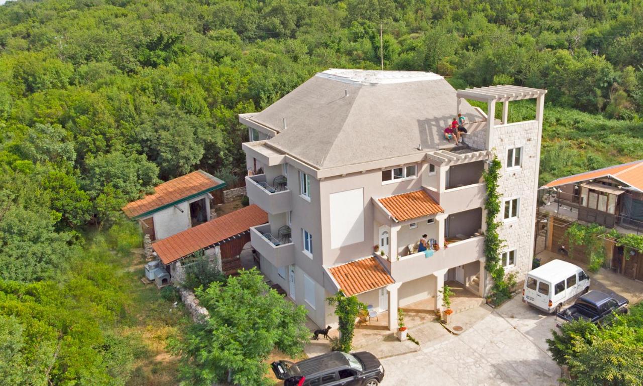 Mirta Apartments Family Farm - B&B Budua