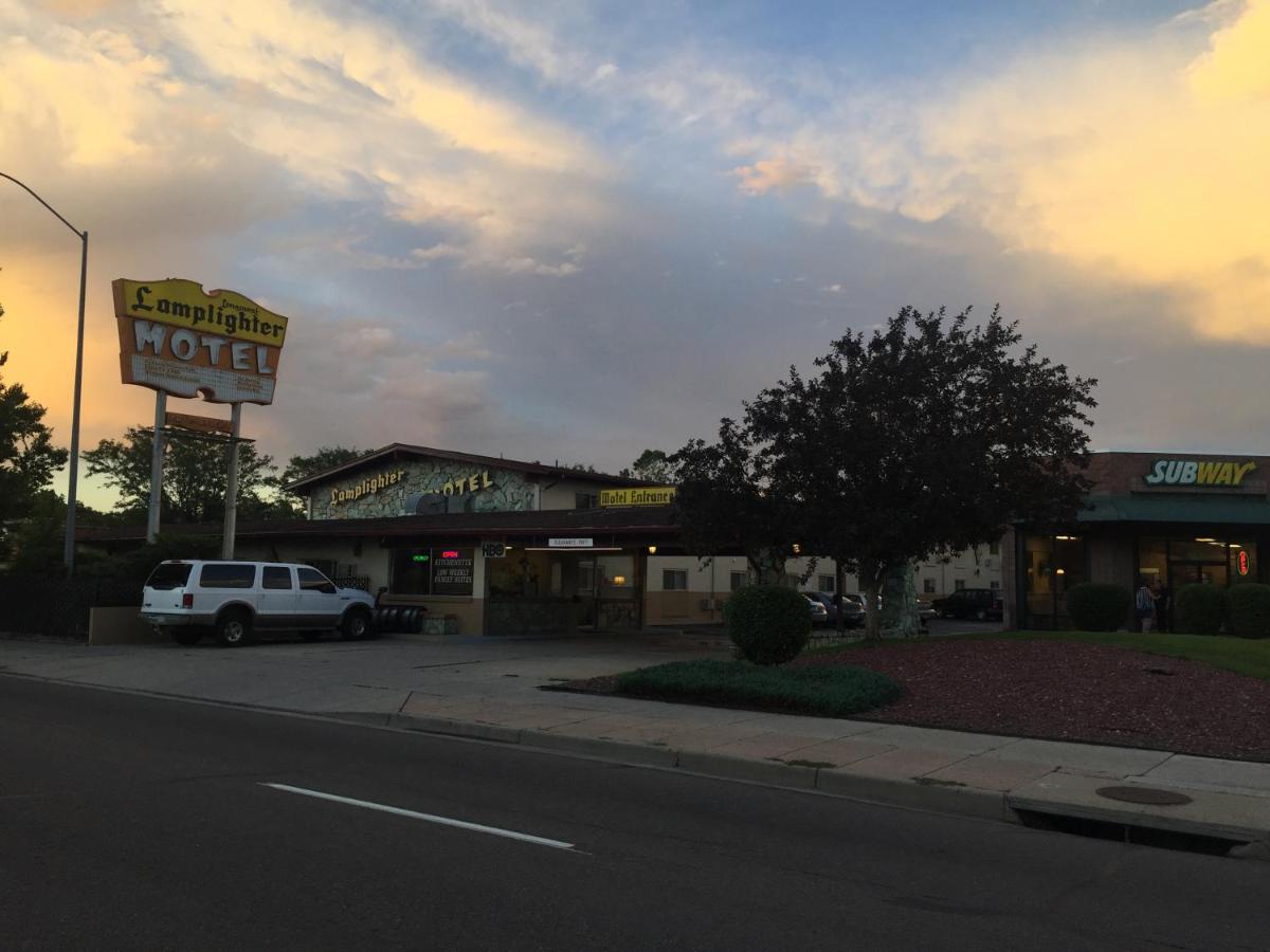 Lamplighter Motel - B&B