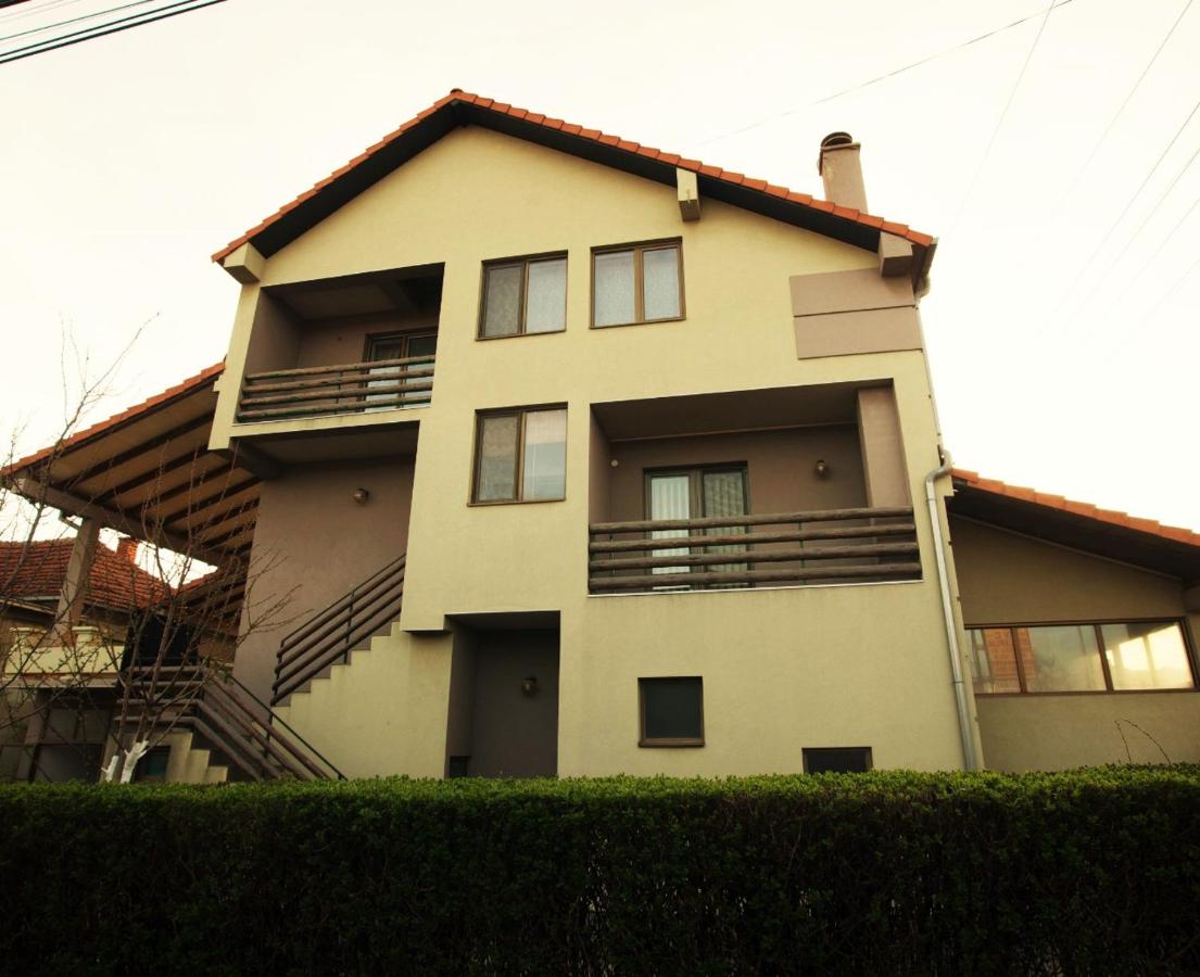 Apartments "New Village" - Chambres d’hôtes Niš