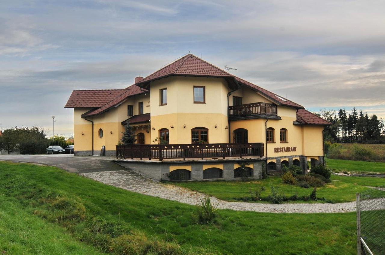 Penzion Starý dvůr - B&B