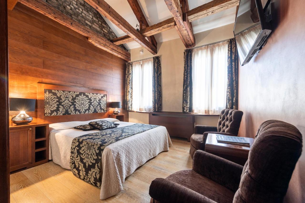 Deluxe Double Room with Grand Canal View