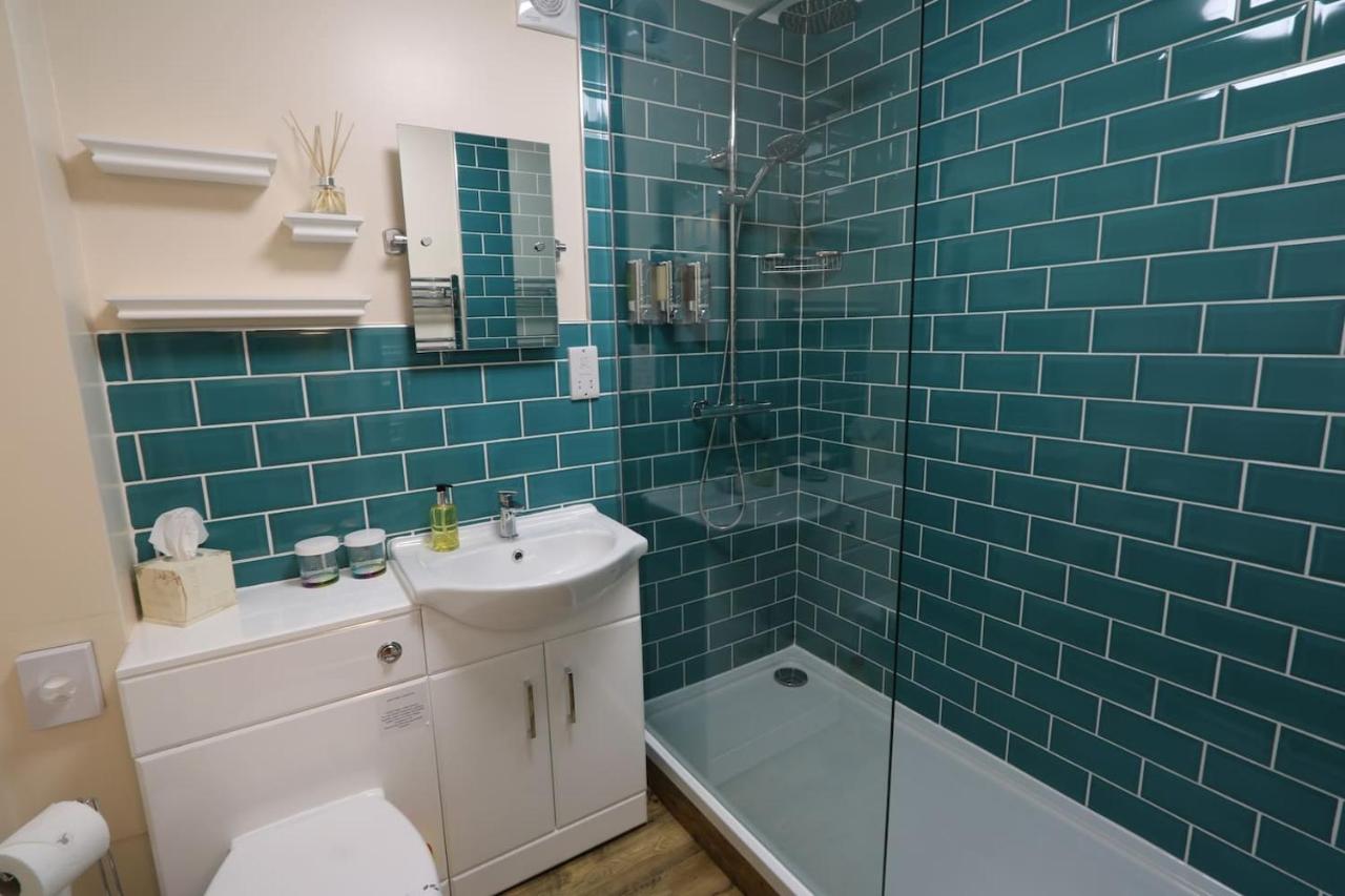 Pristine Apartment in The Centre of Glastonbury - Chambres d’hôtes Glastonbury