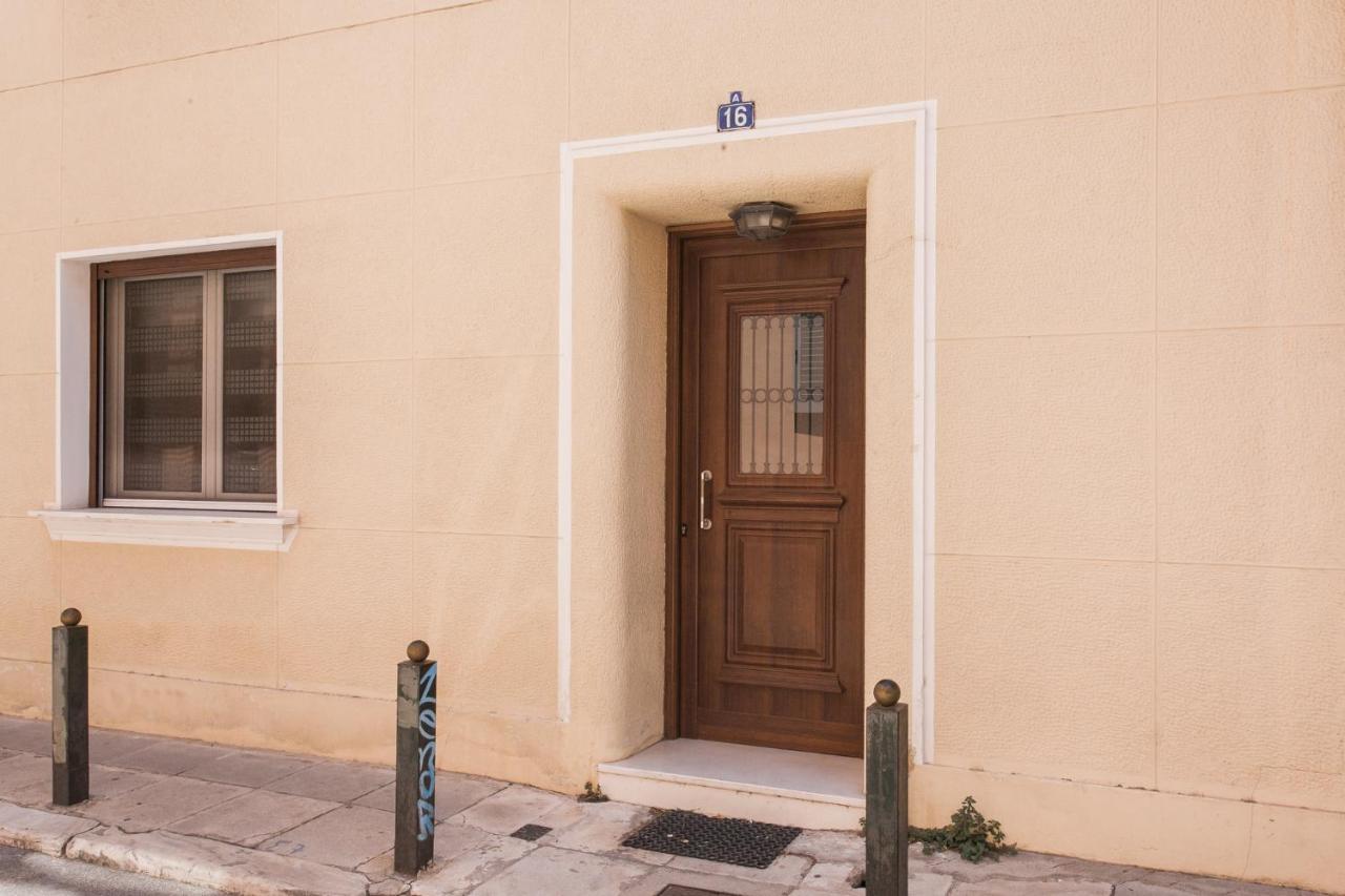 Delightful 1BD Apartment in Plaka by UPSTREET - B&B Atene