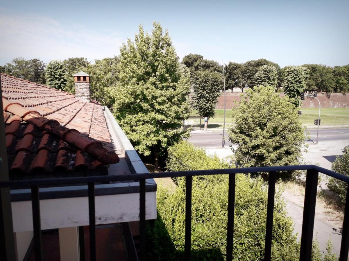 Camera Matrimoniale con Servizi Igienici in Comune