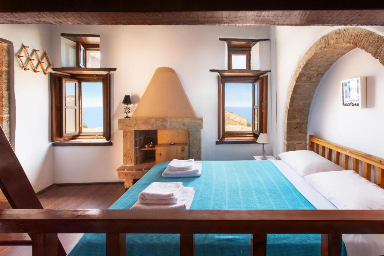 B&B Monemvasia - Ypatia Cozy Castle Suite Apartment with Loft - Bed and Breakfast Monemvasia