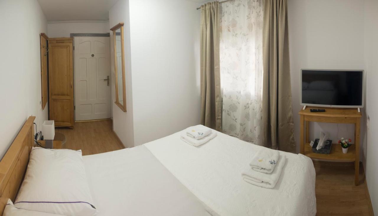 Doppel-/Zweibettzimmer mit eigenem Bad