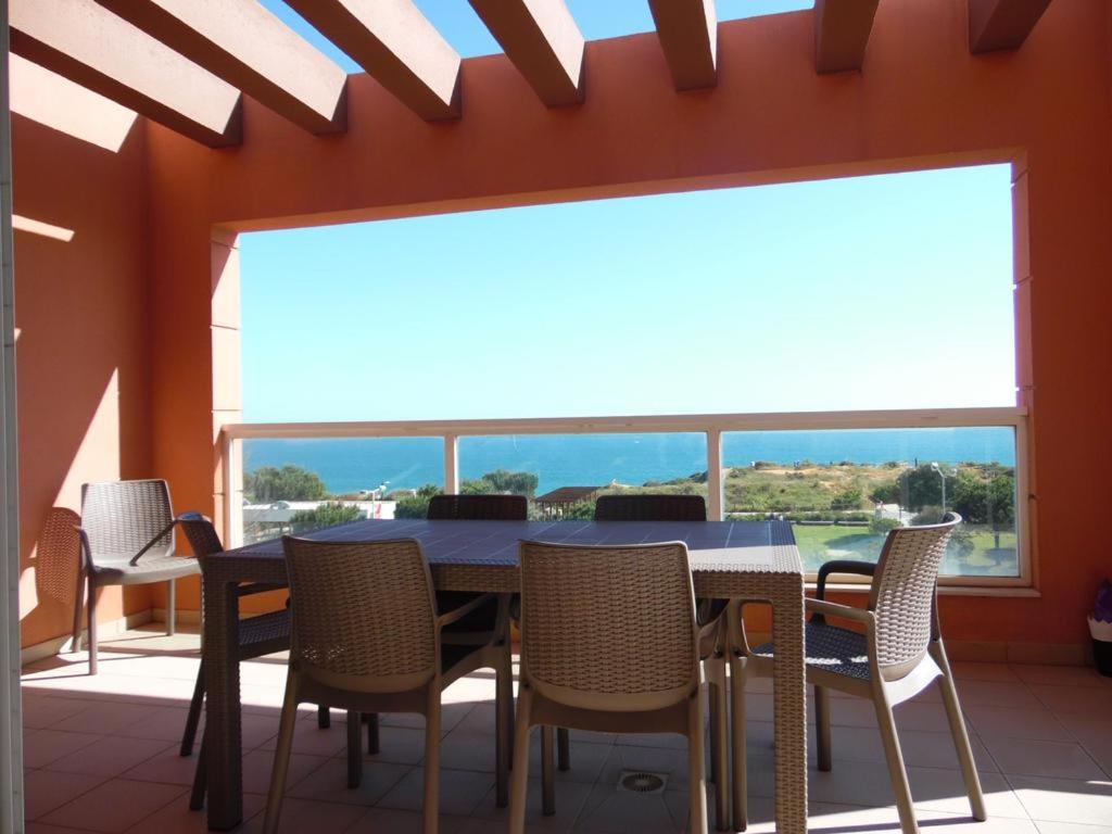 Appartement 6 personnes Algarve Front de Mer Praia Da Rocha - Chambres d’hôtes