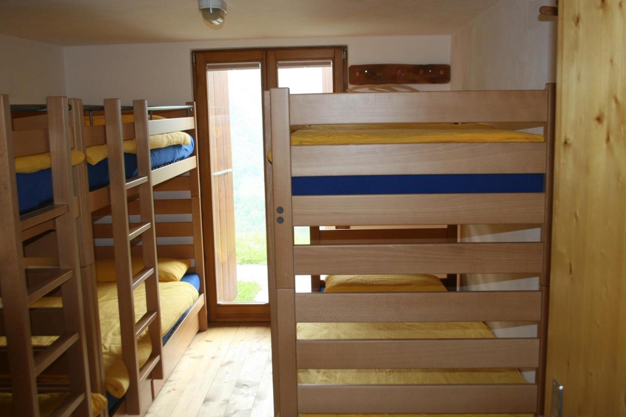 Eenpersoonsbed in een Gemengde Slaapzaal met 6 Bedden