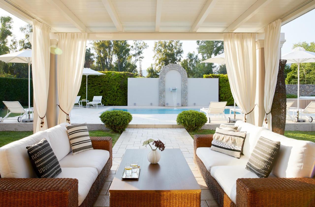 Villa mit 4 Schlafzimmern und Pool