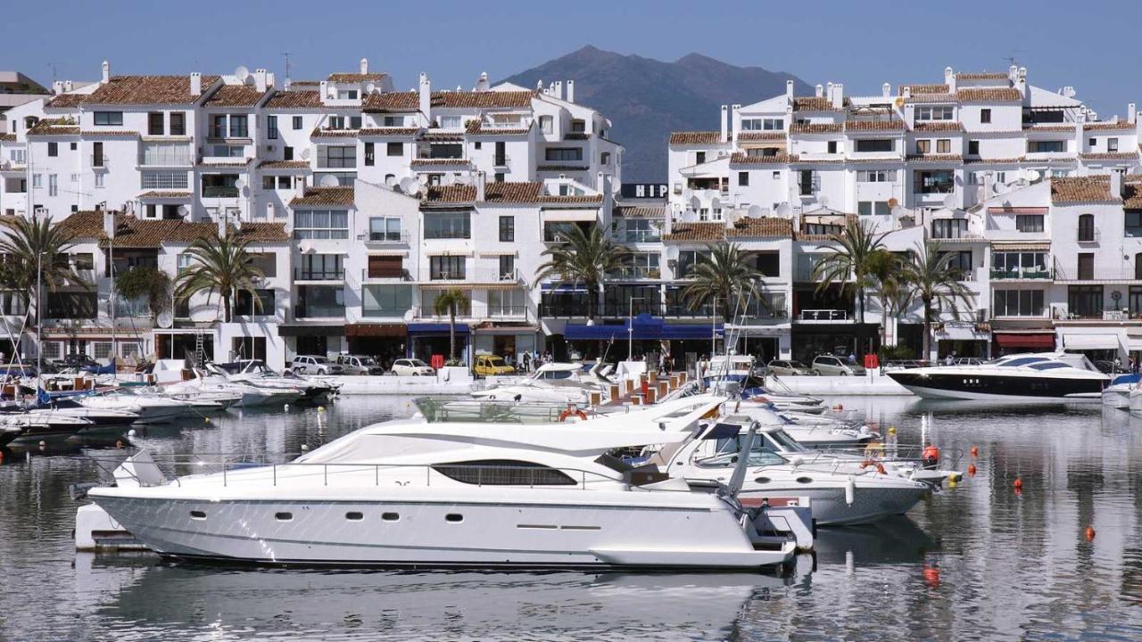 FRONT PORT LINE SLEEPS 6 - Bed and Breakfast Marbella