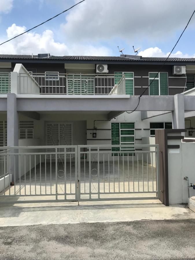Tuah Homestay Damai - Bed and Breakfast