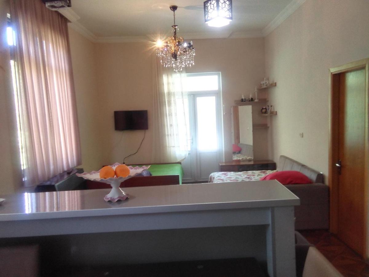 Estudio con sofá cama