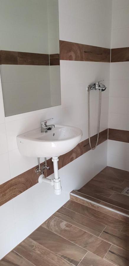 Twin Room with Shower