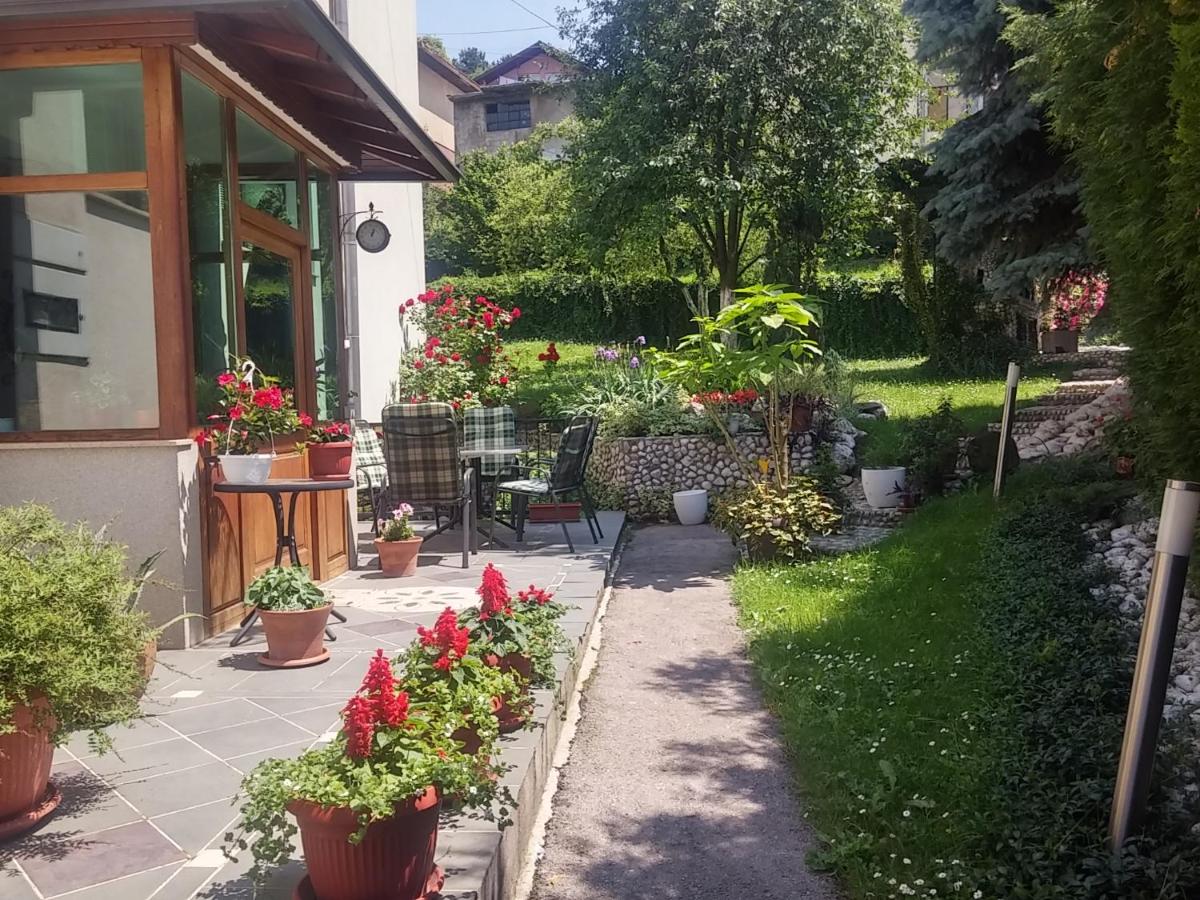 Peaceful Vacation Villa & Garden - B&B