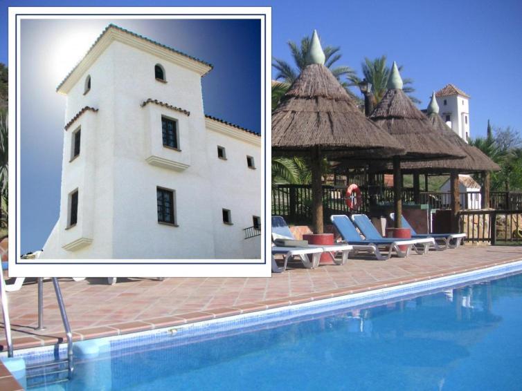 B&B Tolox - Castle Tower apartment in rural holiday park 'Picasso' - Bed and Breakfast Tolox