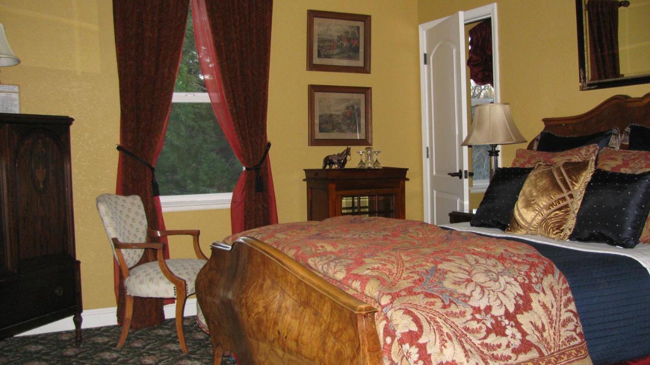 Queen Room with Garden View