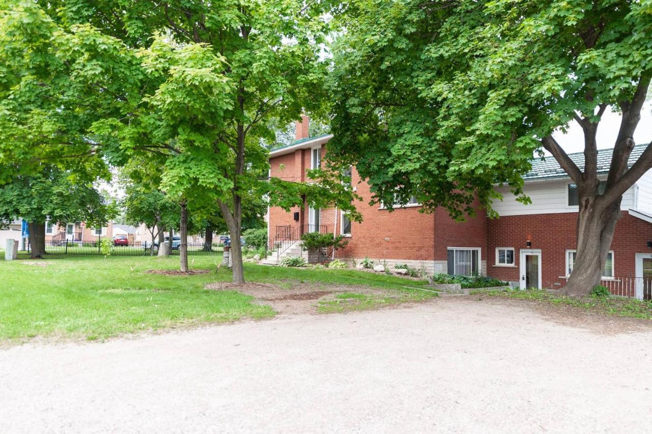 ENTIRE 2 BEDROOM APARTMENT UPTOWN WATERLOO - e1 - Chambres d’hôtes