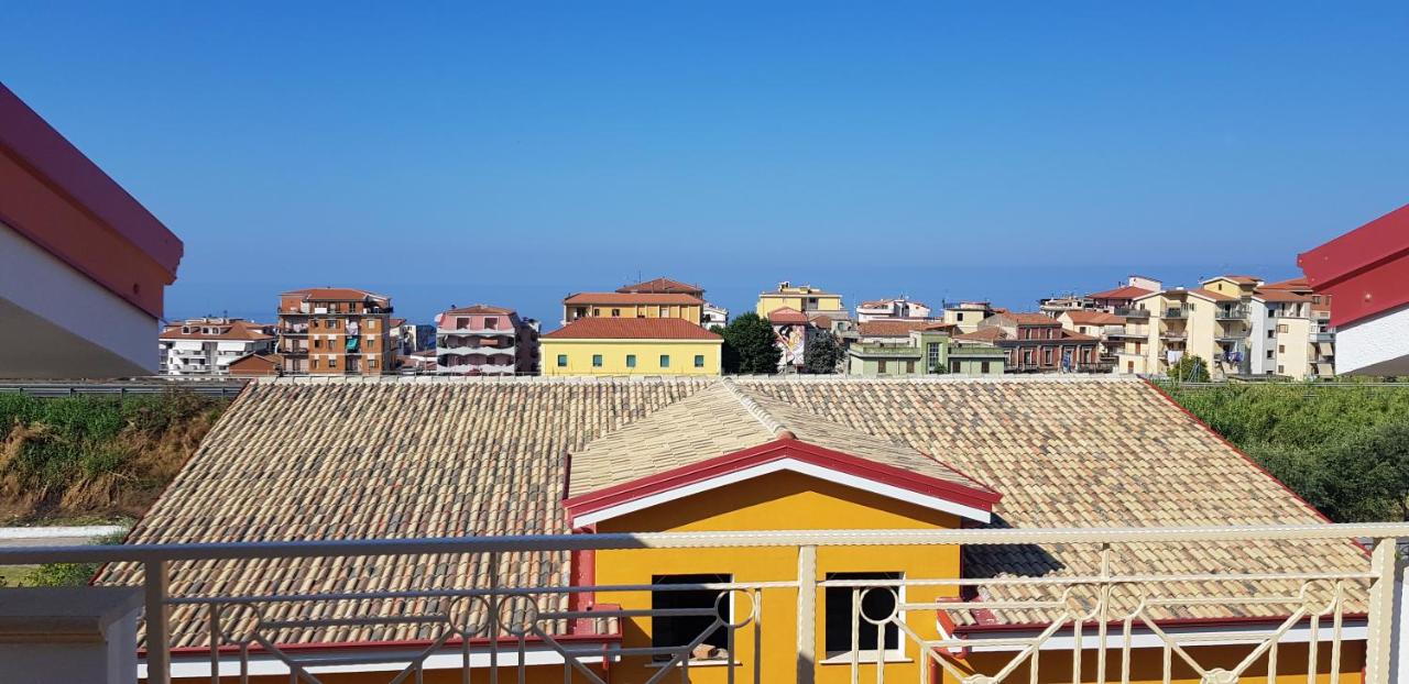Camera Matrimoniale Deluxe con Balcone e Vista Mare