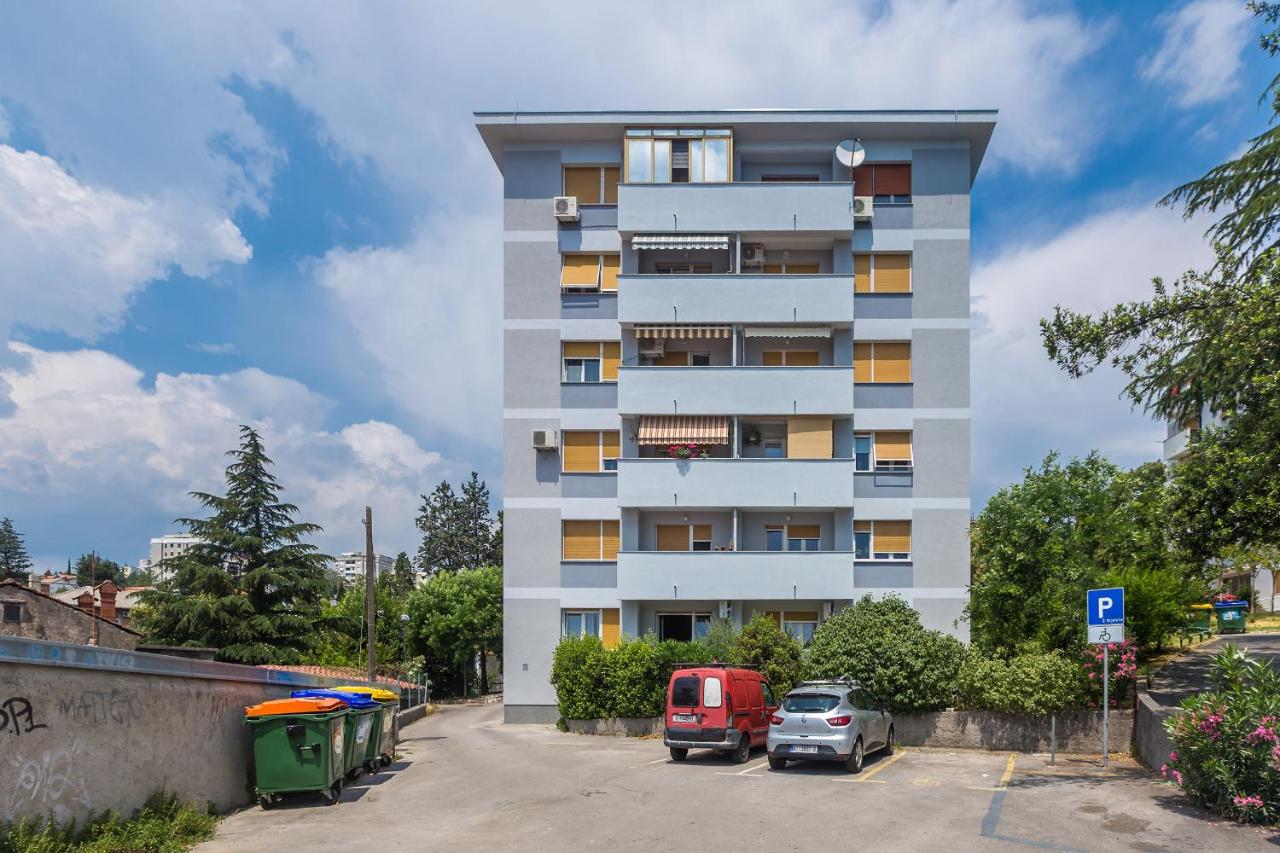 Apartment Nikky Seaview - Ferienwohnung