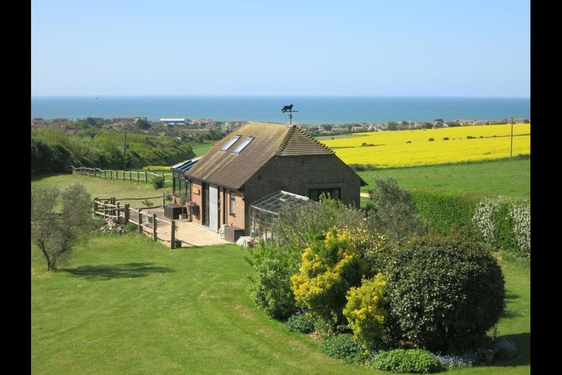 The Old Stable. Coombelands - B&B
