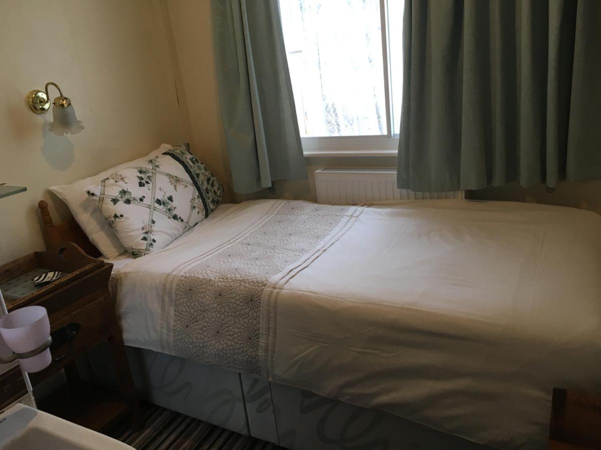 Eenpersoonskamer met Gedeelde Badkamer en Toilet