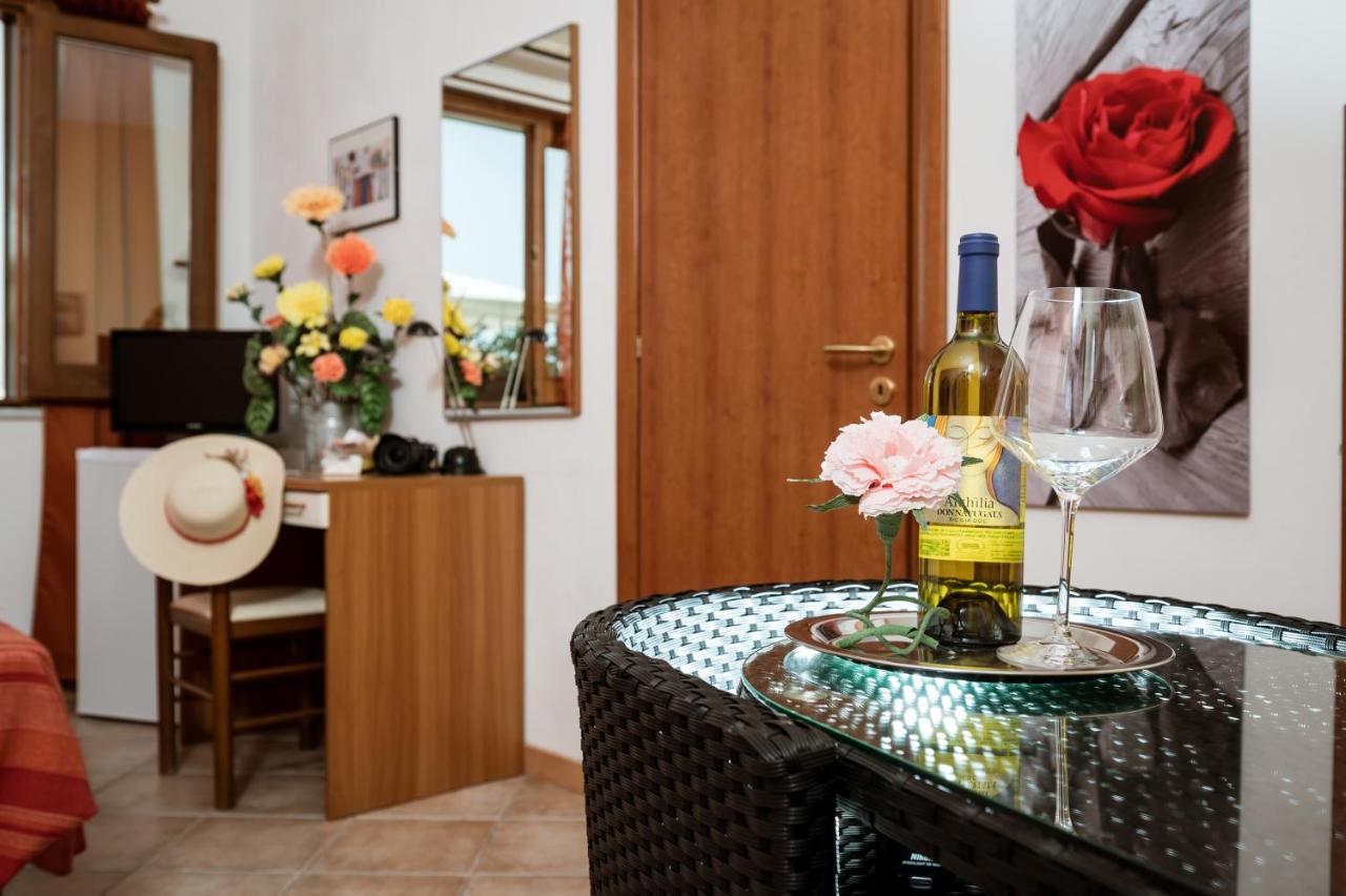 Camera Matrimoniale/Doppia con Letti Singoli con Bagno