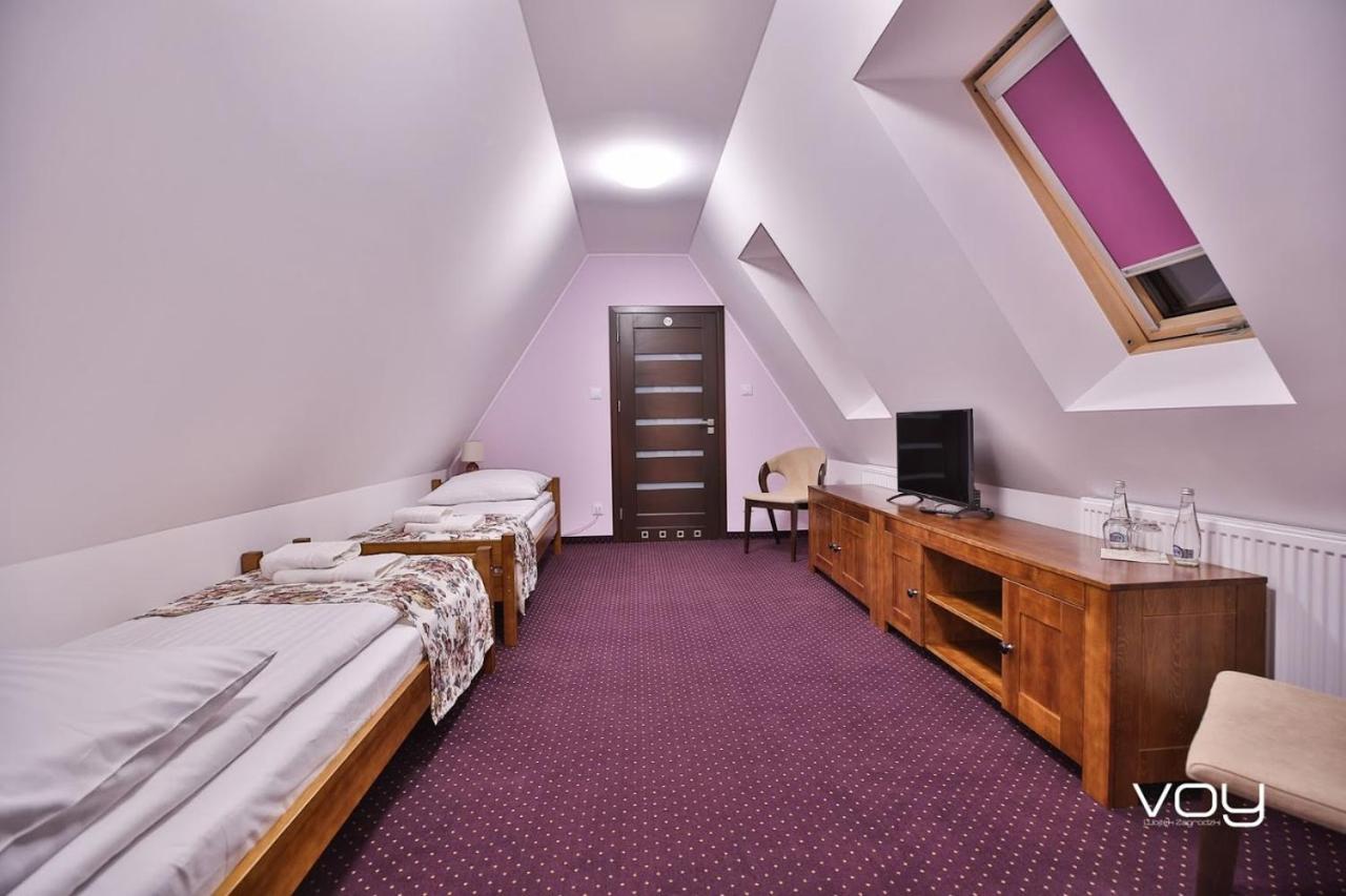 Zweibettzimmer mit eigenem Bad