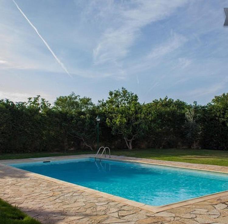 Relaxing Villa with Swimming Pool and Garden - B&B