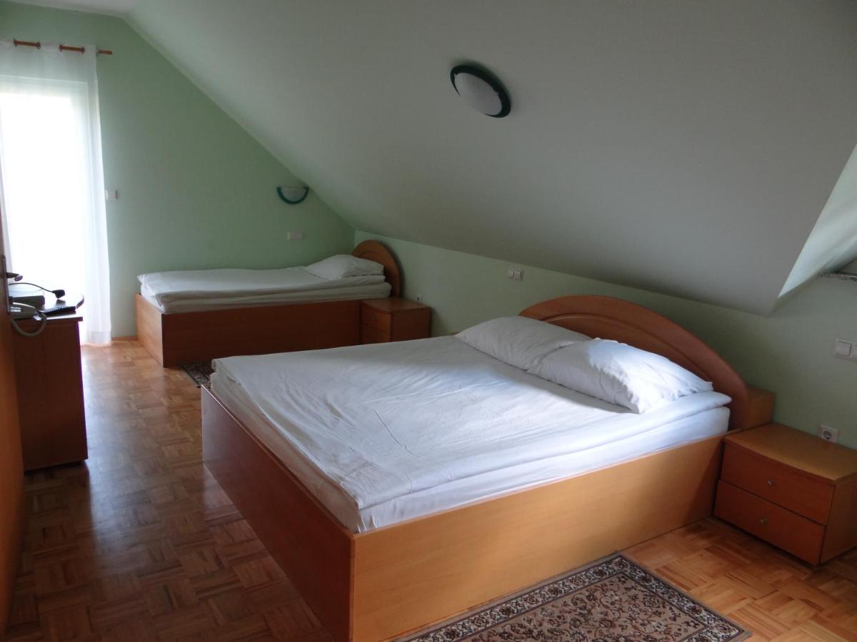 Dreibettzimmer