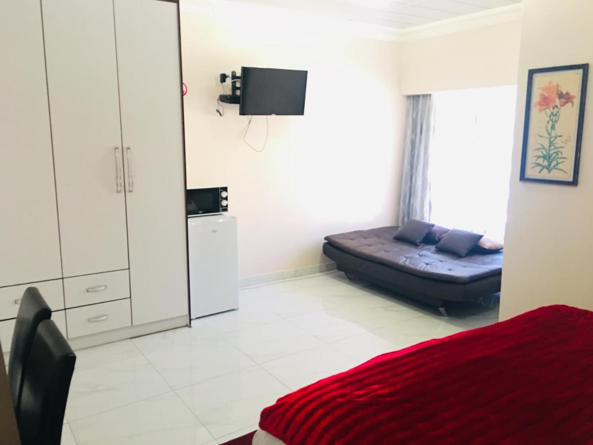 Deluxe Double Room (2 Adults + 1 Child)