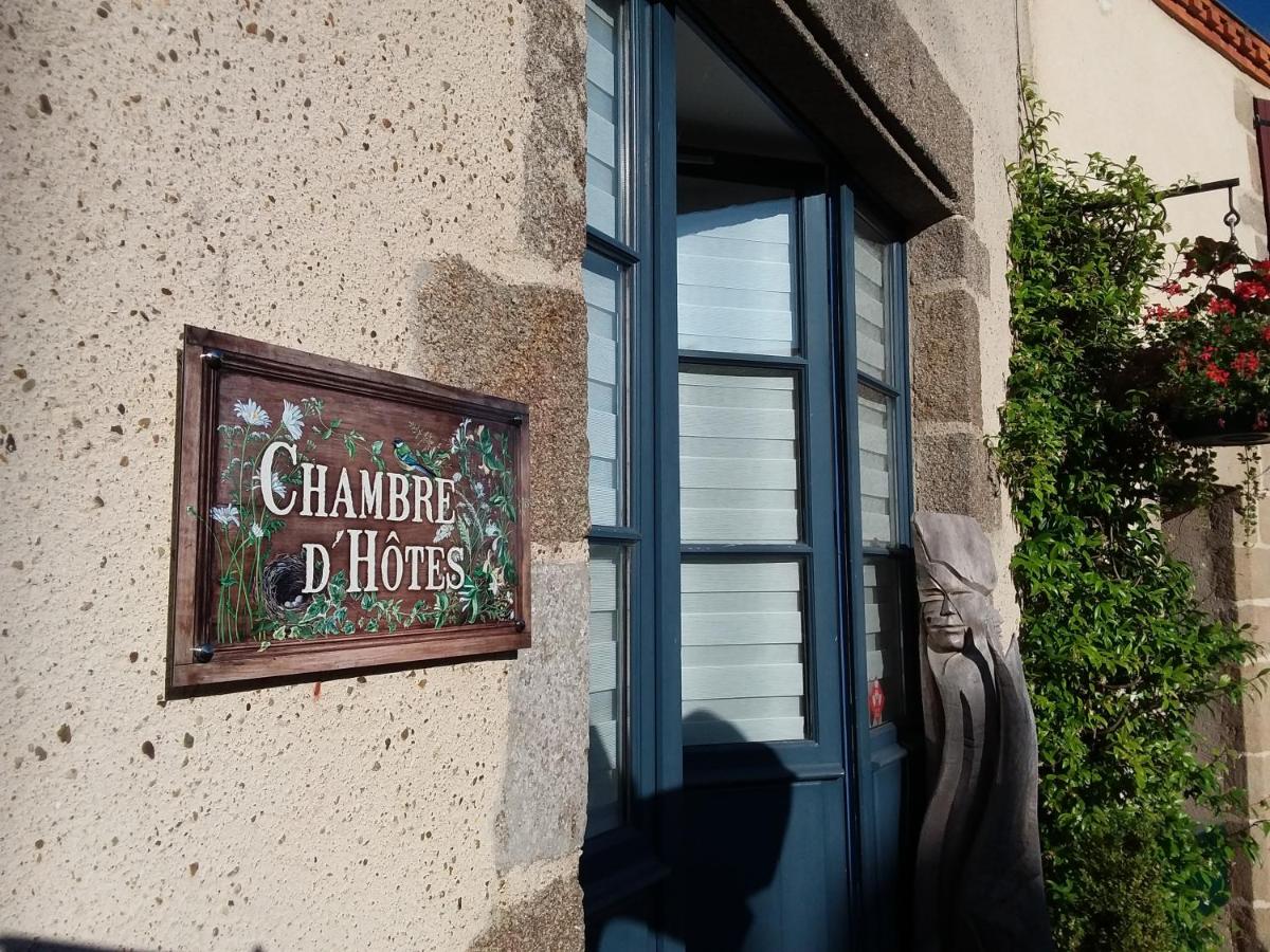 La maison du sculpteur à Tiffauges proche Puy du F - Chambres d'hôtes Tiffauges