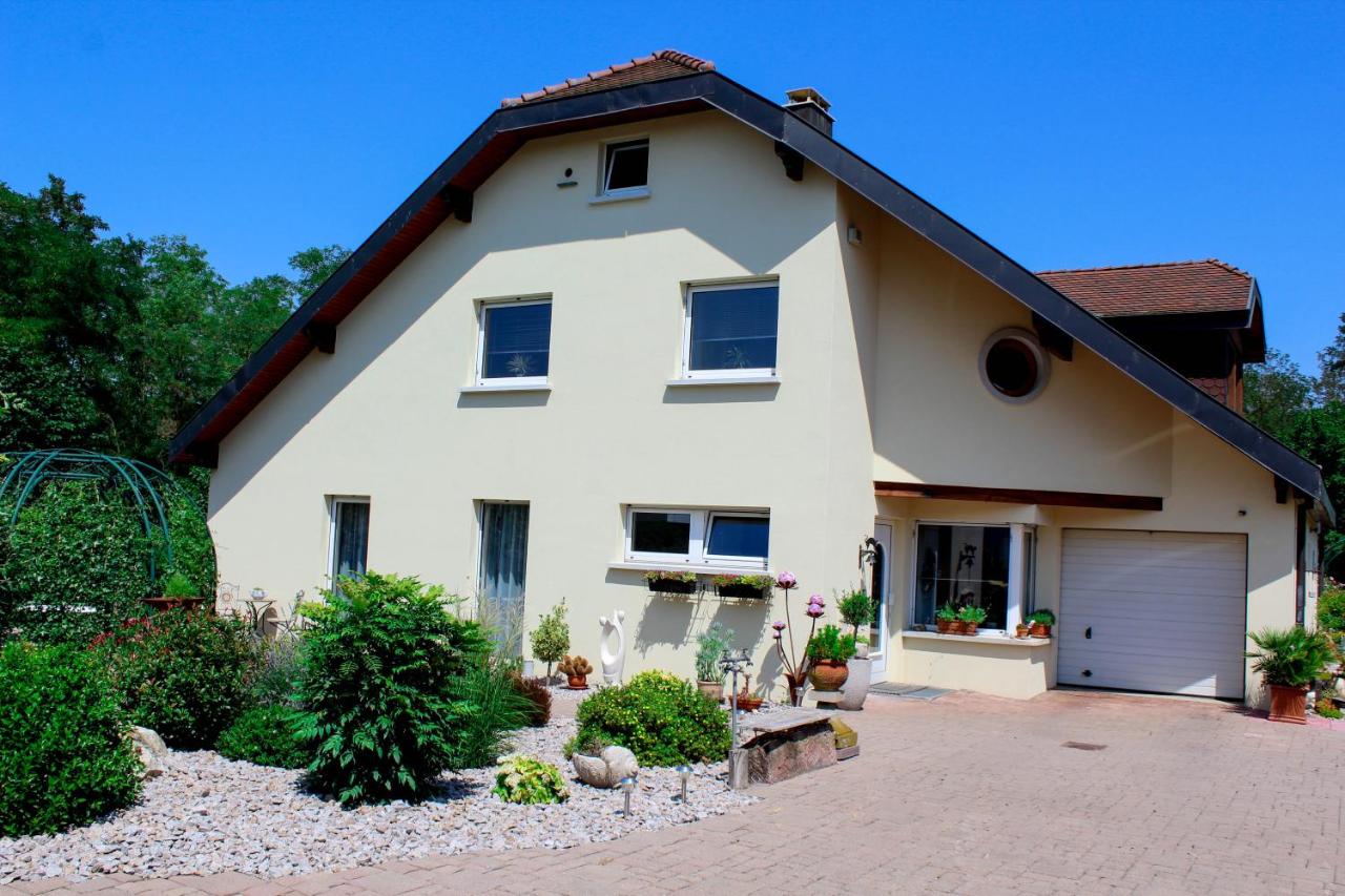 B&B Chalampé - Großzügige helle Ferienwohnung bis 4 Personen in Chalampe, Elsass - Bed and Breakfast Chalampé