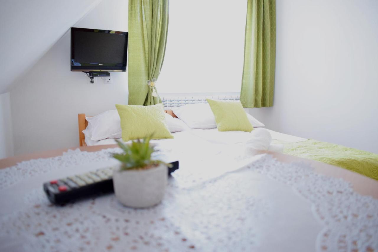 Doppel- oder Zweibettzimmer