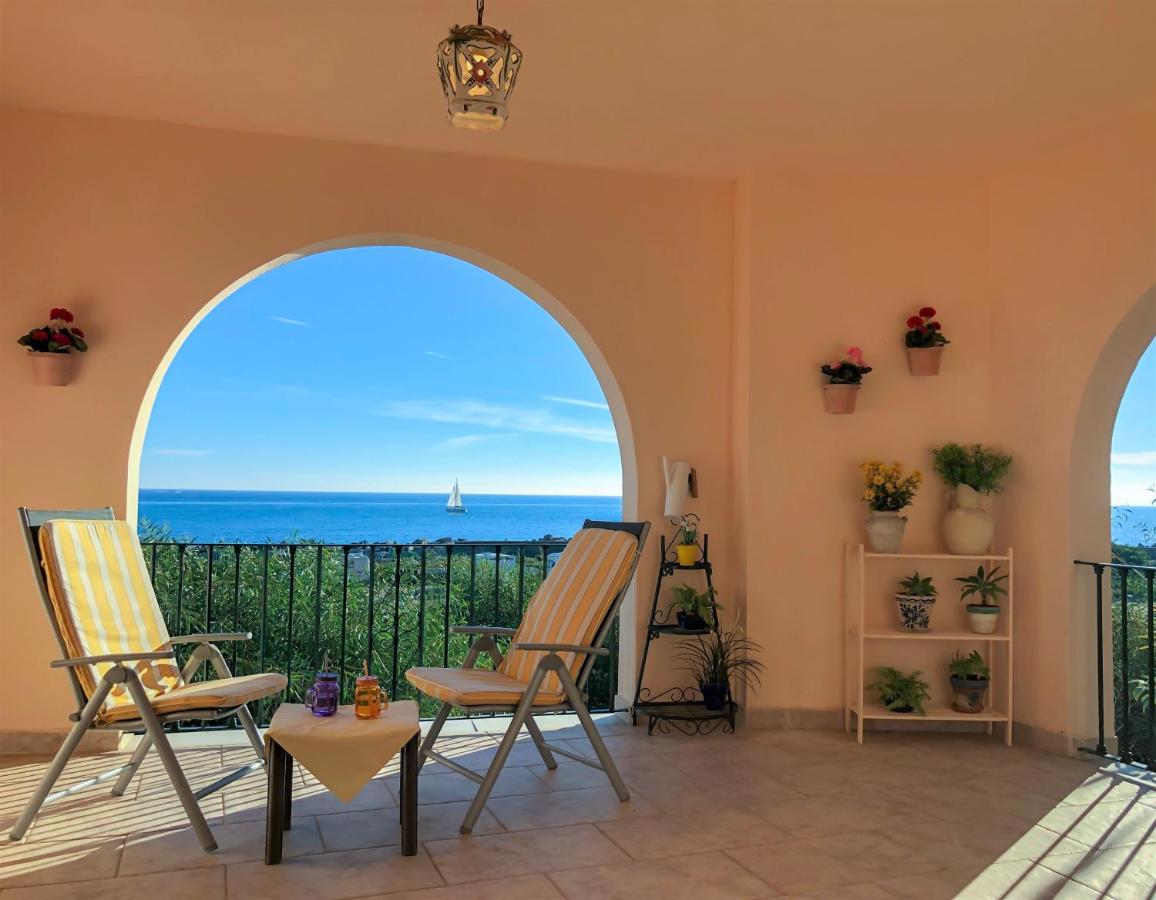 B&B Estepona - Estepona Seafront Apartment - Bed and Breakfast Estepona