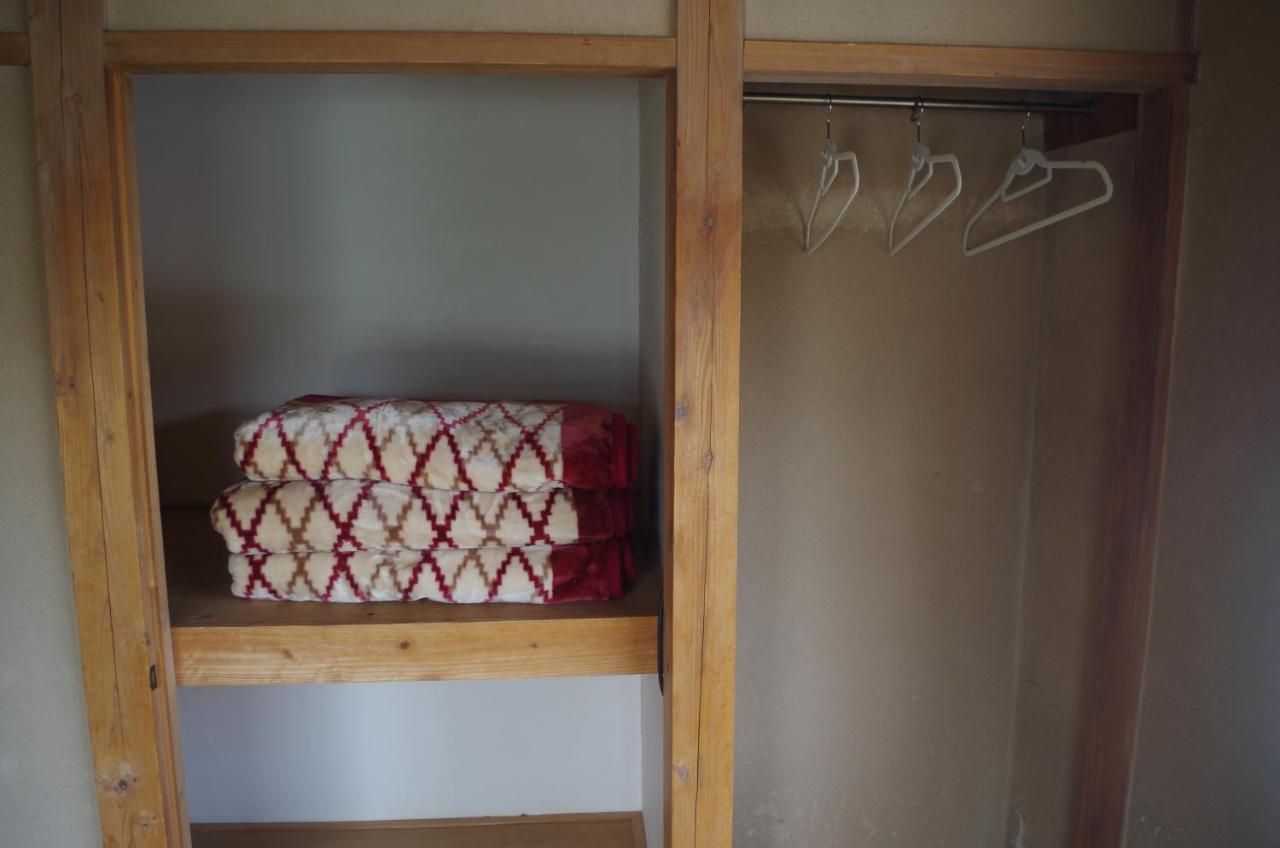 Habitación Triple Económica con baño compartido
