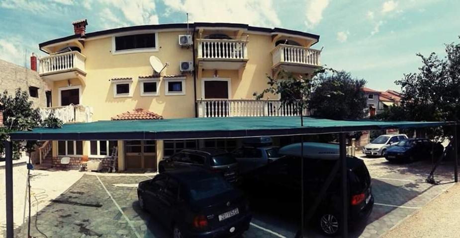 Apartment Pirović - Ferienwohnung